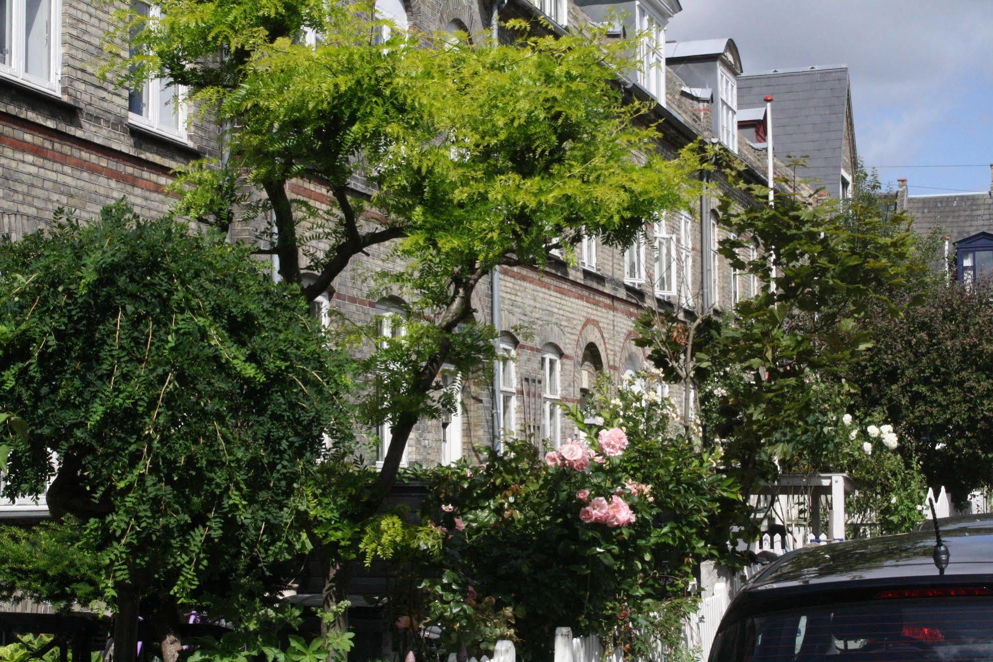 The Little First Metrostop From Central Station And Tivoli Guest house 2*