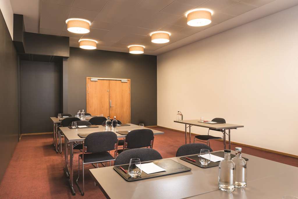 Apartahotel Adina 4*