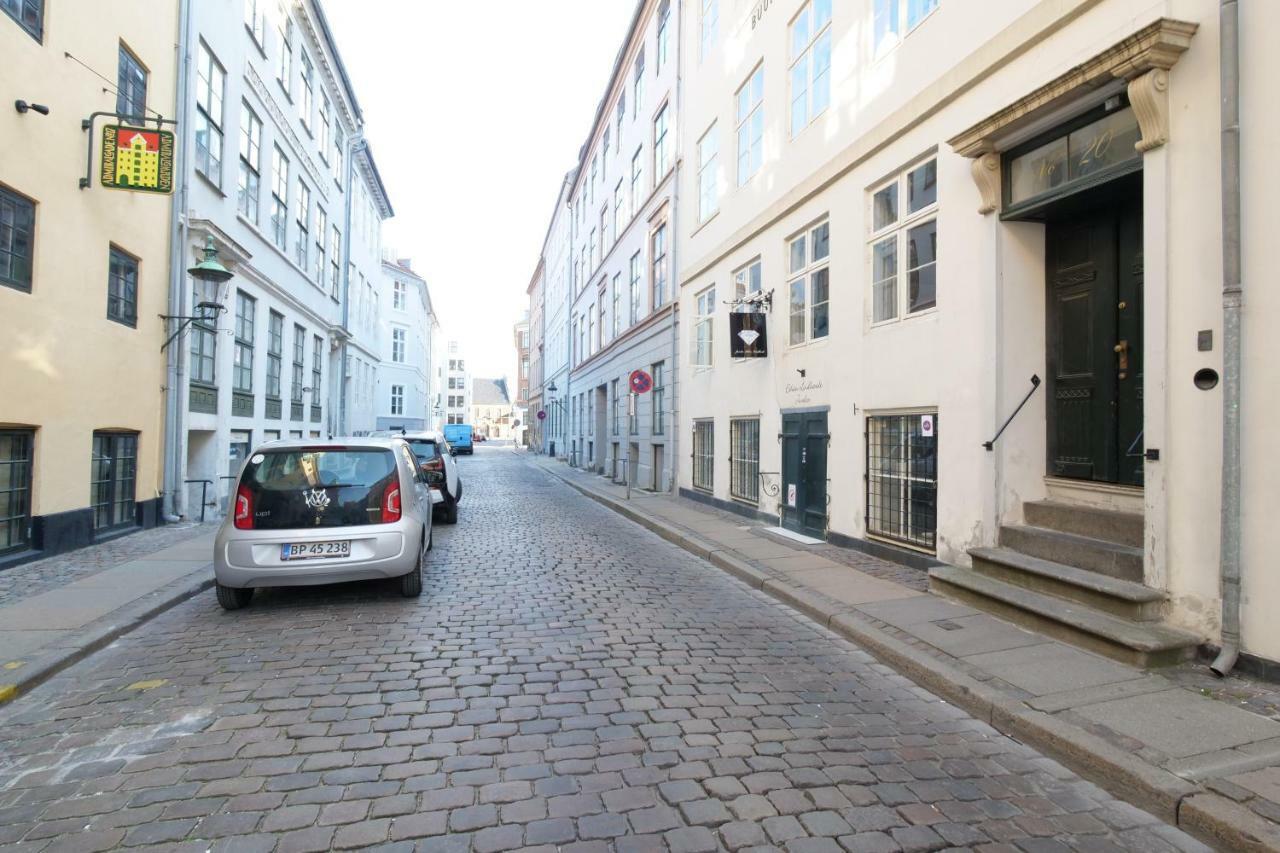 Carolinas - Adm 1 - 3 * Copenhague