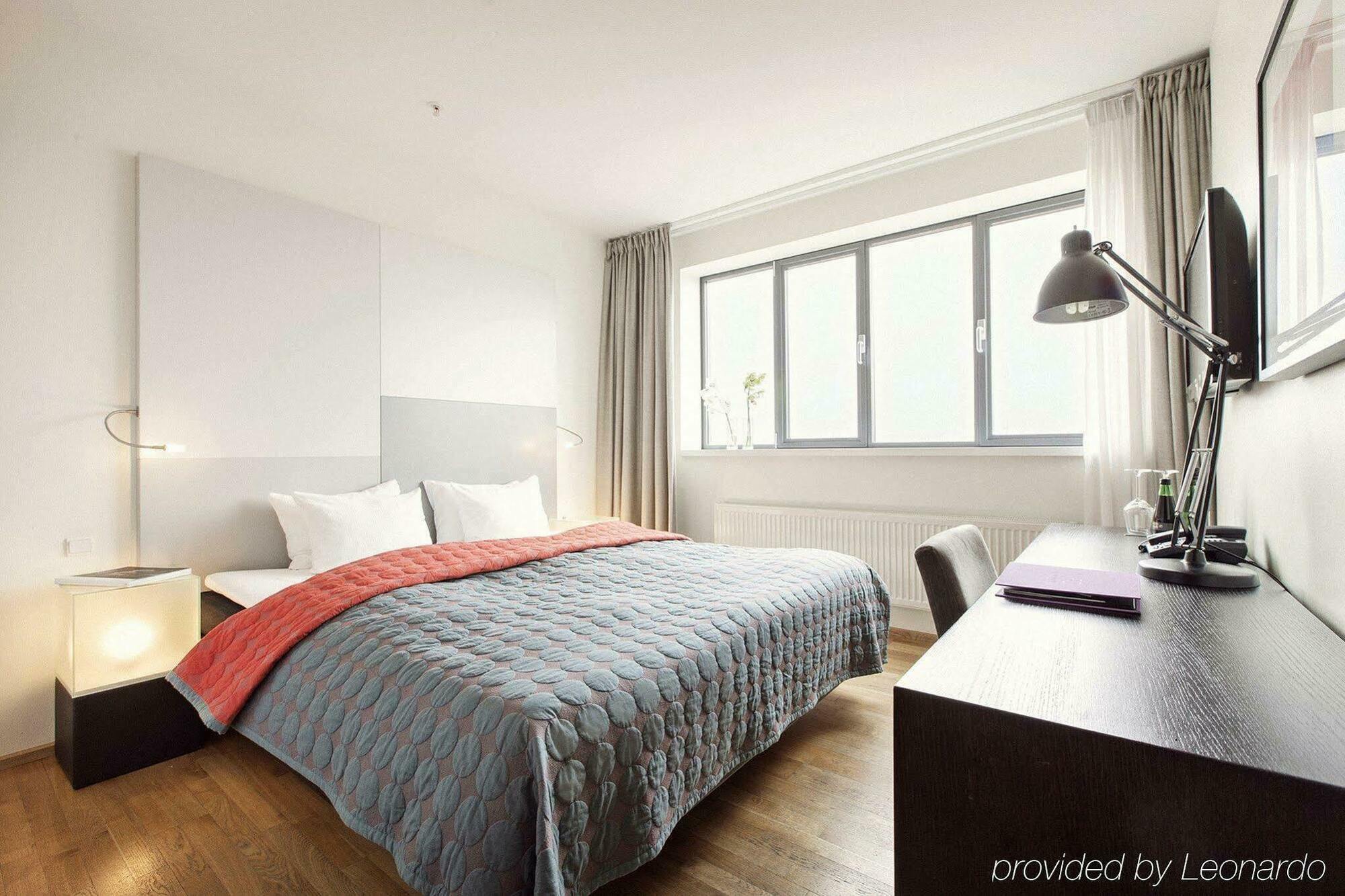 1 Hotel
