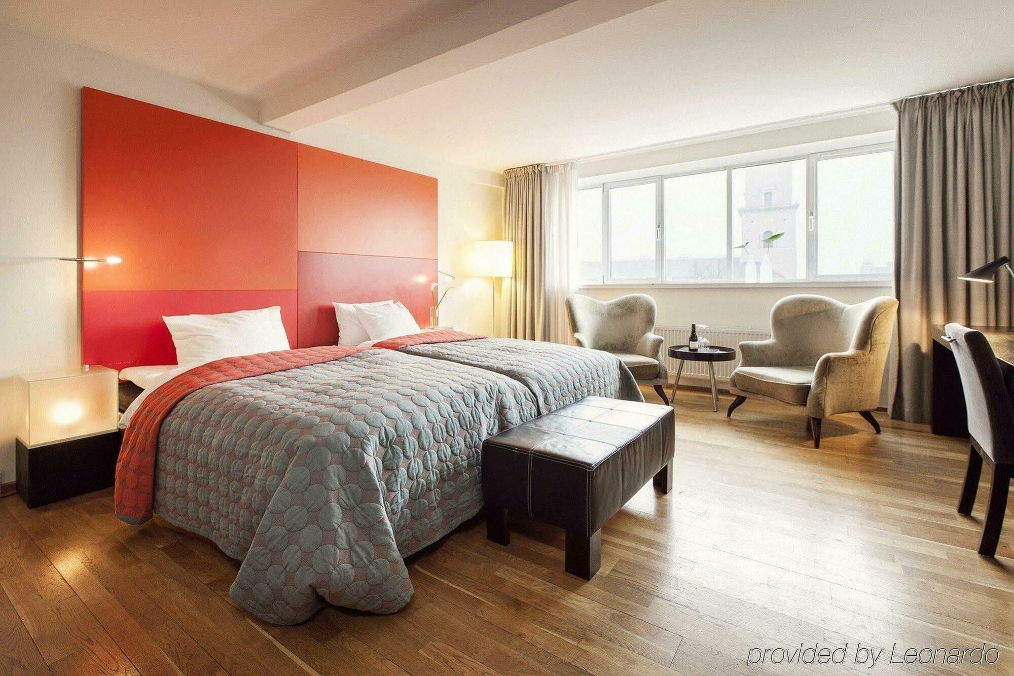 1 Hotel