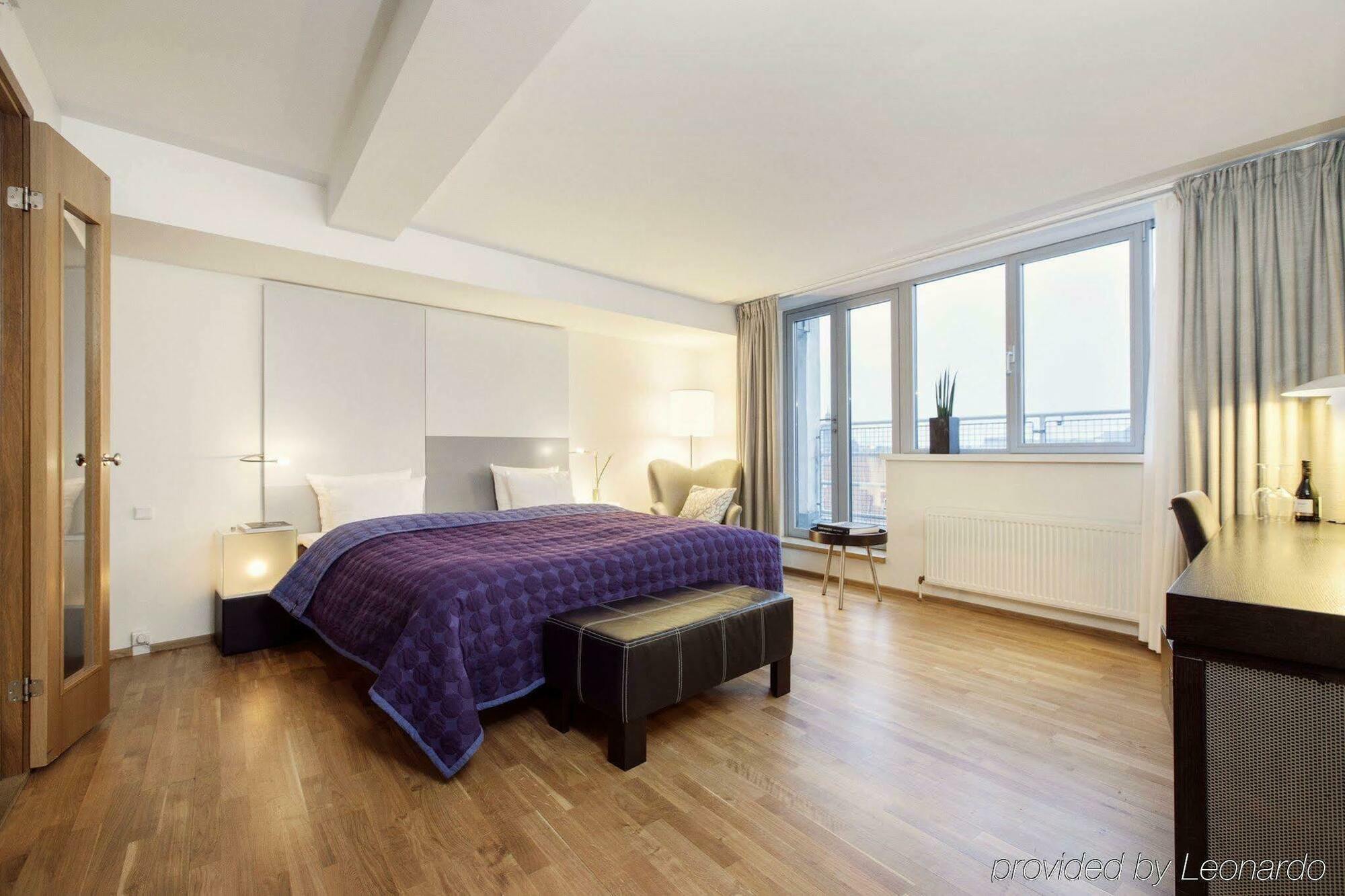 1 Hotel