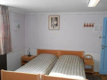Royaltybed Guest house *