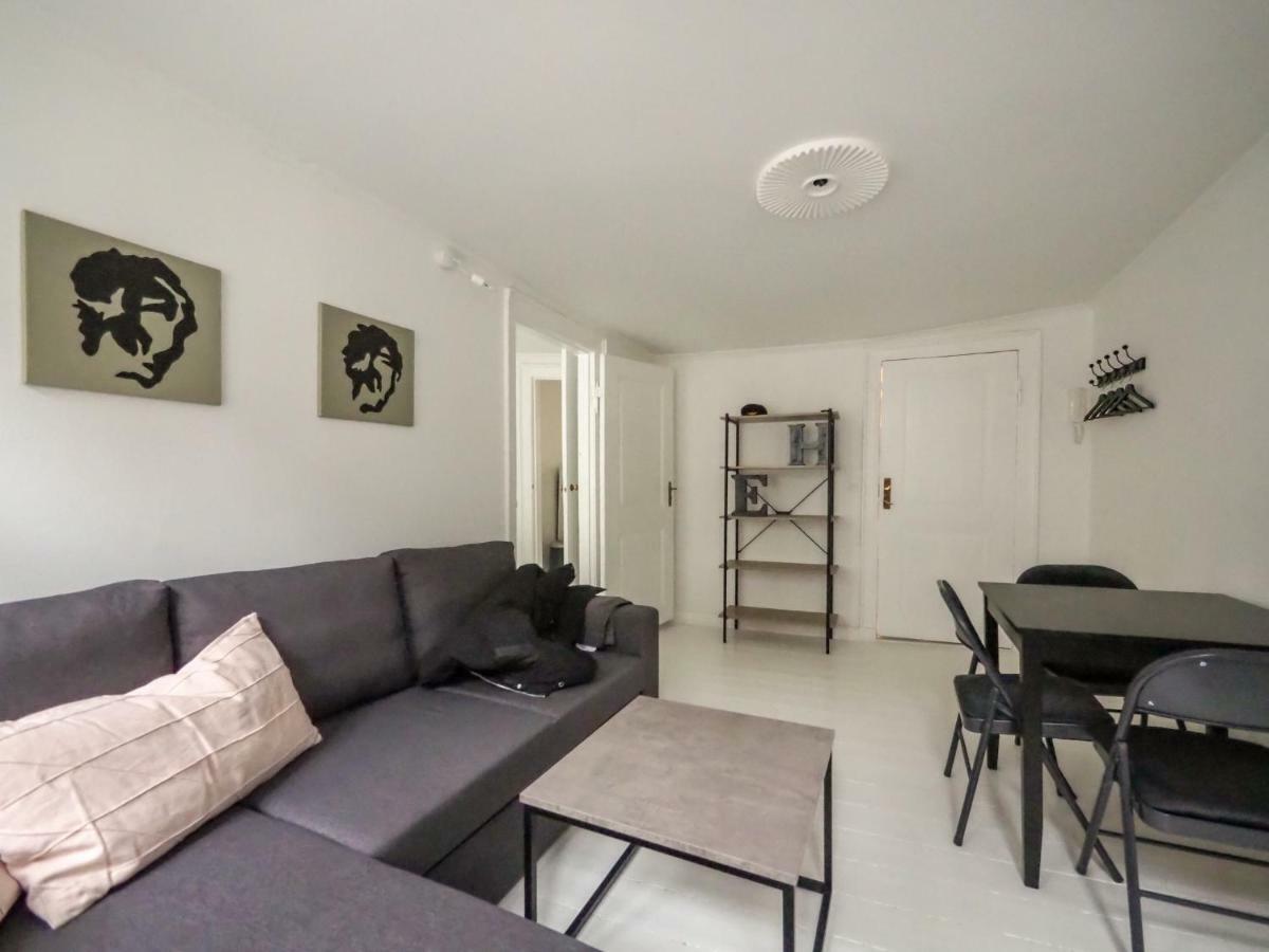 Historical Downtown Apartment *