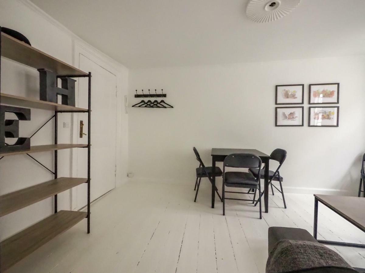 Historical Downtown Apartment *