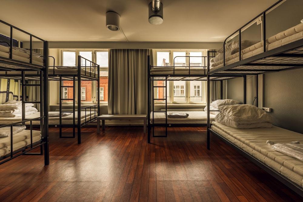 Urban House By Meininger Hostel *
