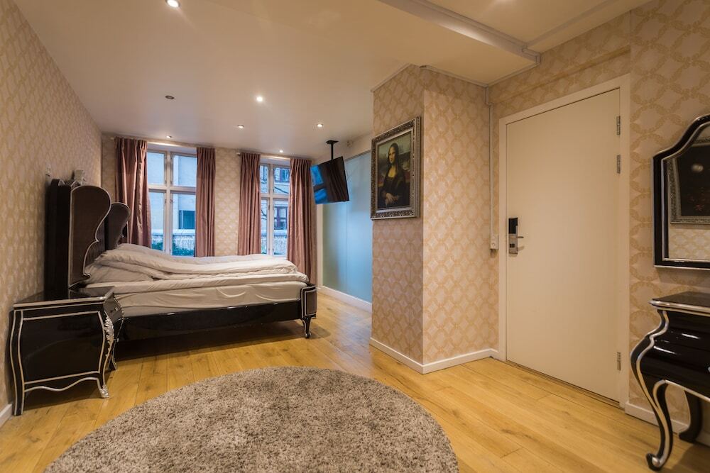 Hotel A