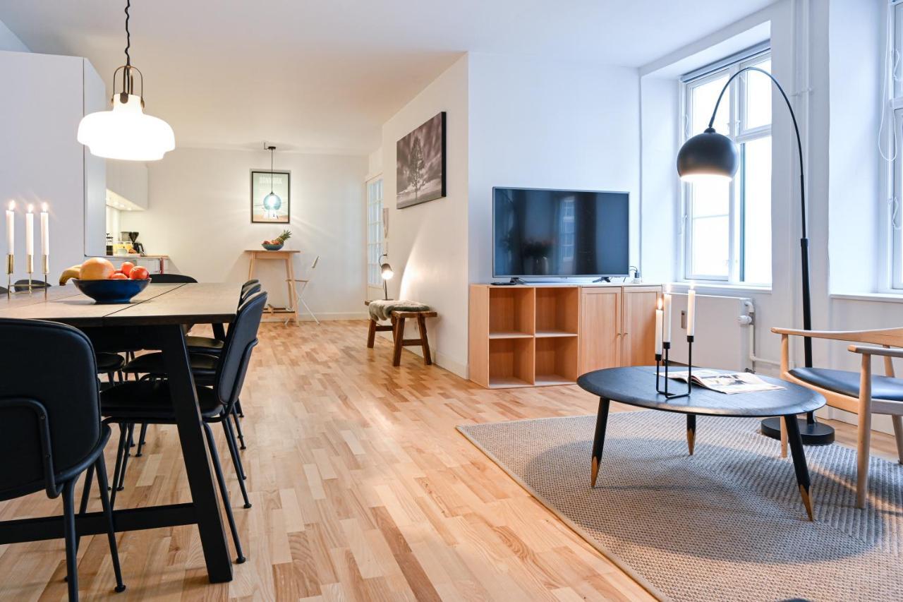 Sanders Tower - Cozy Two-bedroom In Charming Apartment