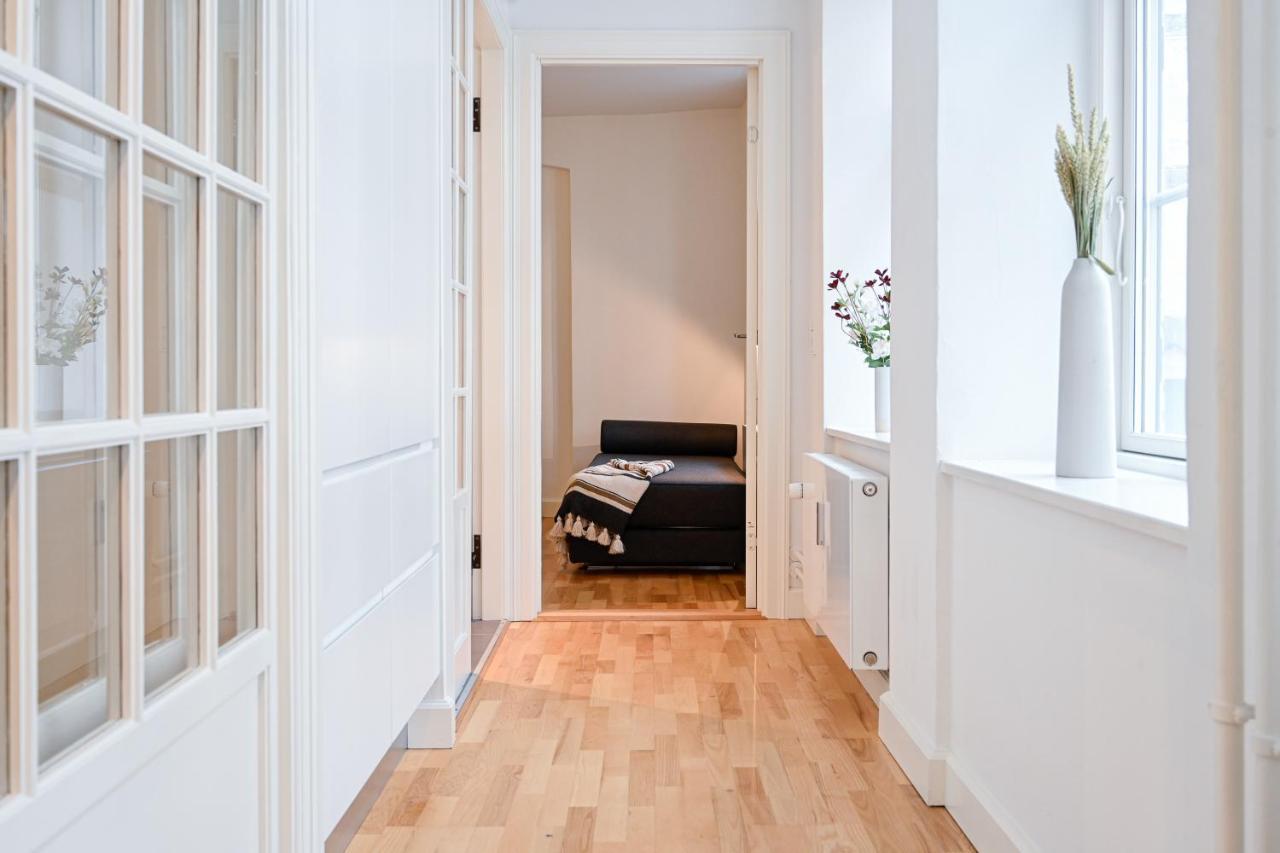 Sanders Tower - Cozy Two-bedroom In Charming