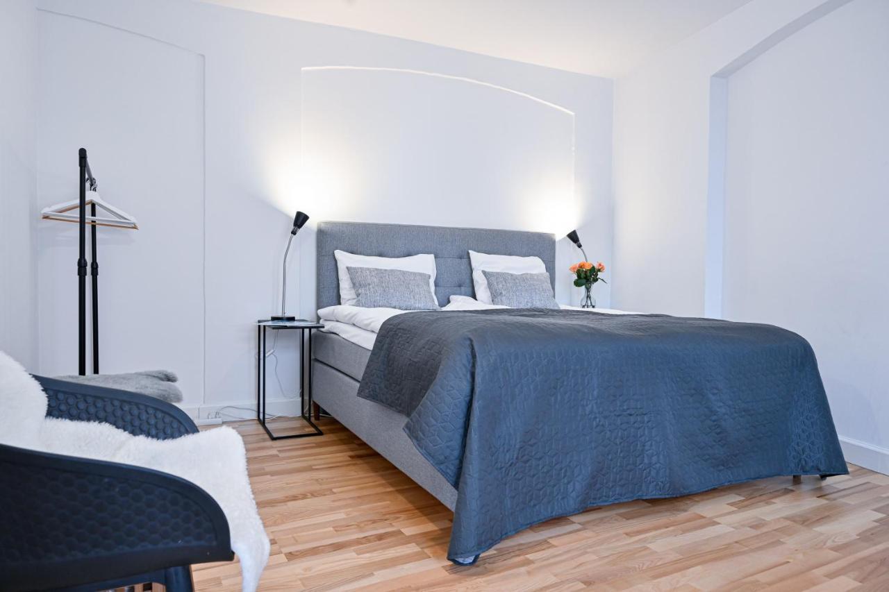 Sanders Tower - Cozy Two-bedroom In Charming Apartment *