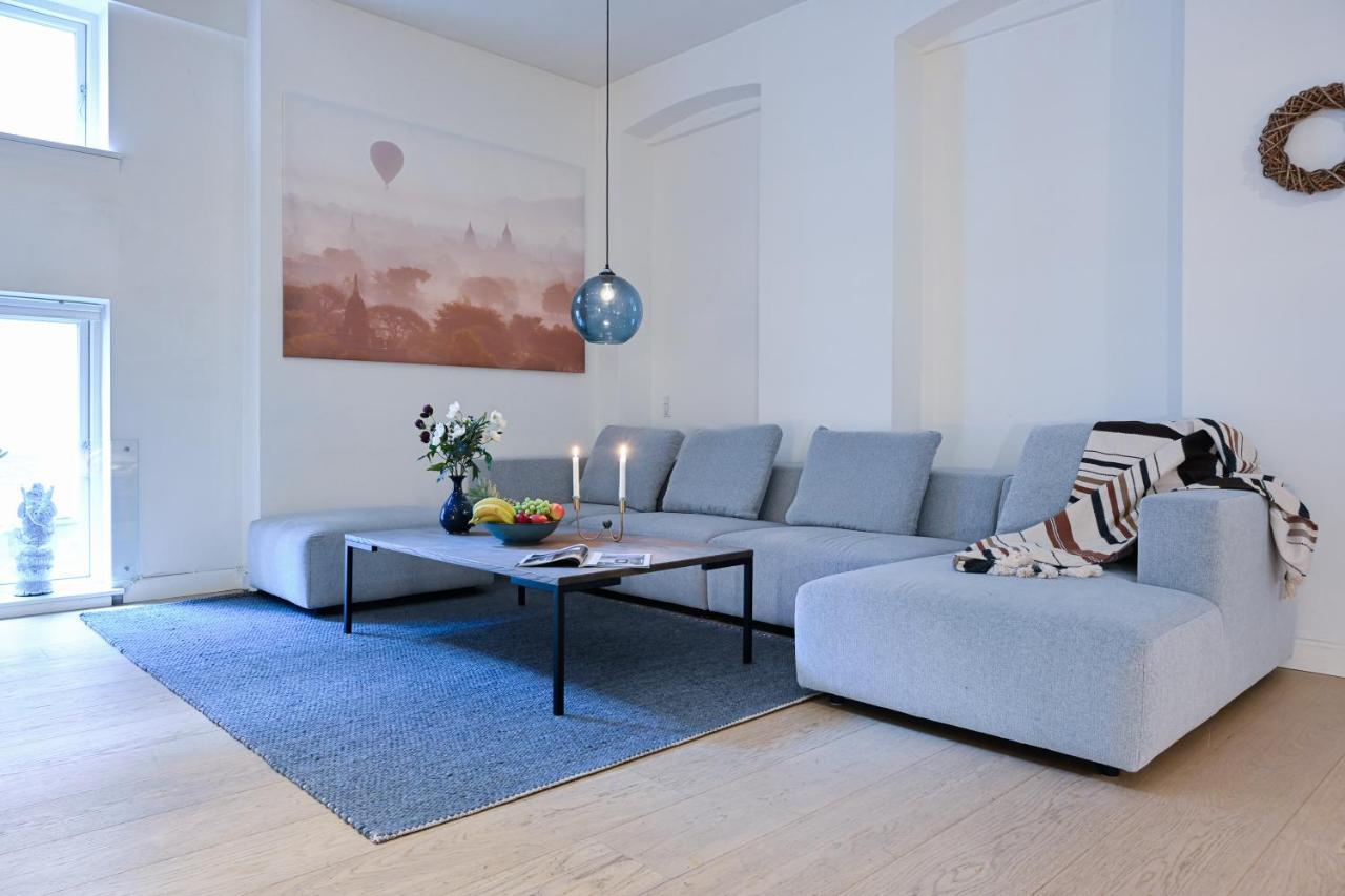 Spacious 2-bedroom In The Trendy Area Of Vesterbro Apartment *