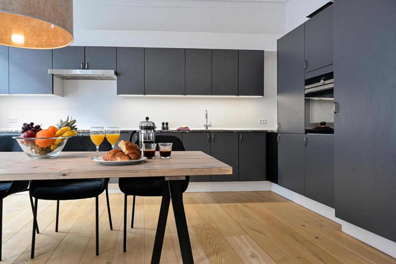 Sanders Arrow - Chic Three-bedroom In The Middle Of *