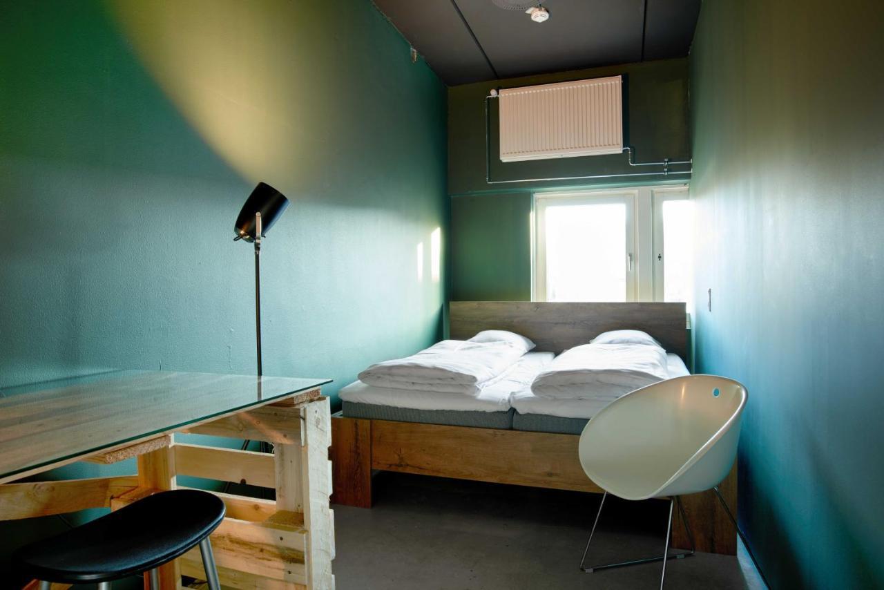 Hostel Urban Camper & Bar