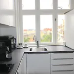 Nice 1-Bed In A Cosy Neighborhood