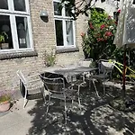 Uniq Townhouse In City Center !!!