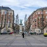 Unique 3 Bedroom Flat In Vibrant Frederiksberg