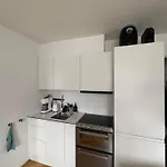 Stunning Apt By The Lakes