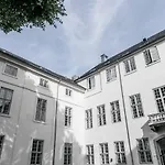 Majestic 300M2 Apartment