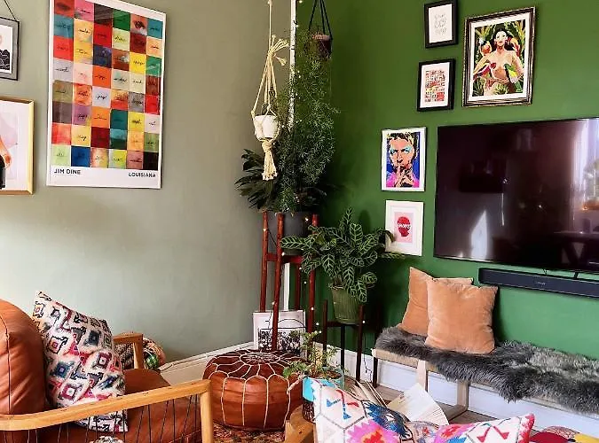 Oasis Hideaway Midst City Center
