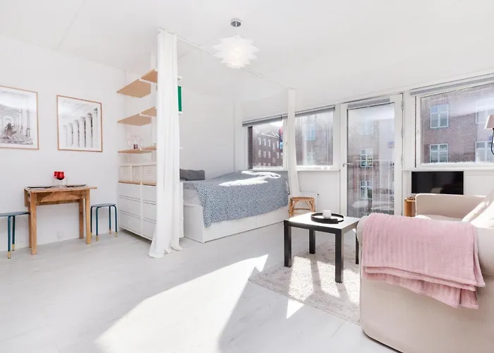 Lys & Moderne Lejlighed Med Stort Badevaerelse