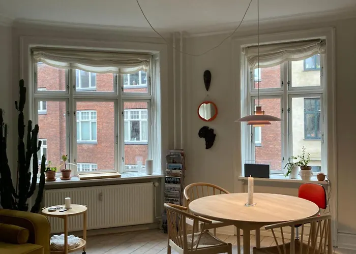 400 M From Metro Modern Cozy Apartment