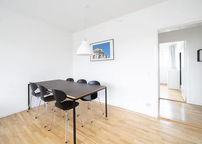 Nice 2-Bed In Frederiksberg