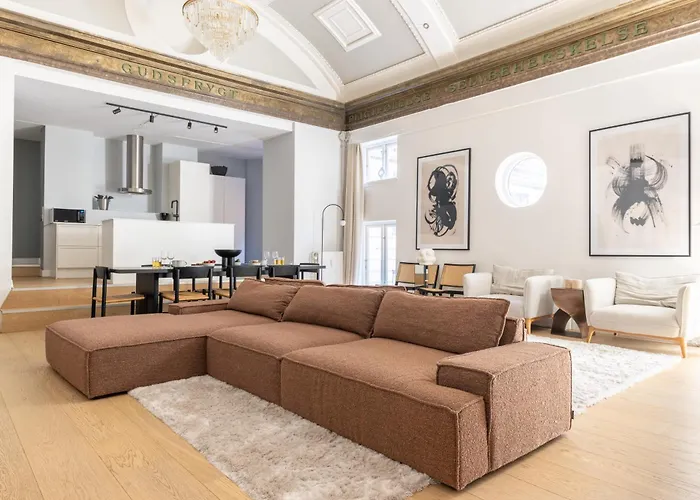 Unique 3 Bedroom Flat In Vibrant Frederiksberg