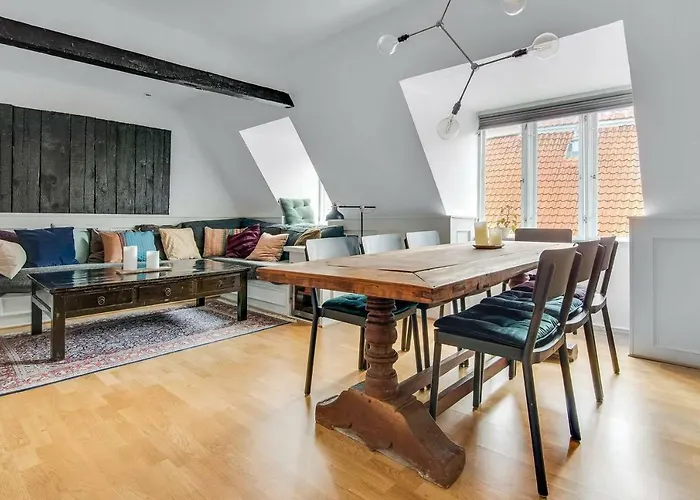 Cosmopolitan And Cozy Flat In The Center Of Cph!