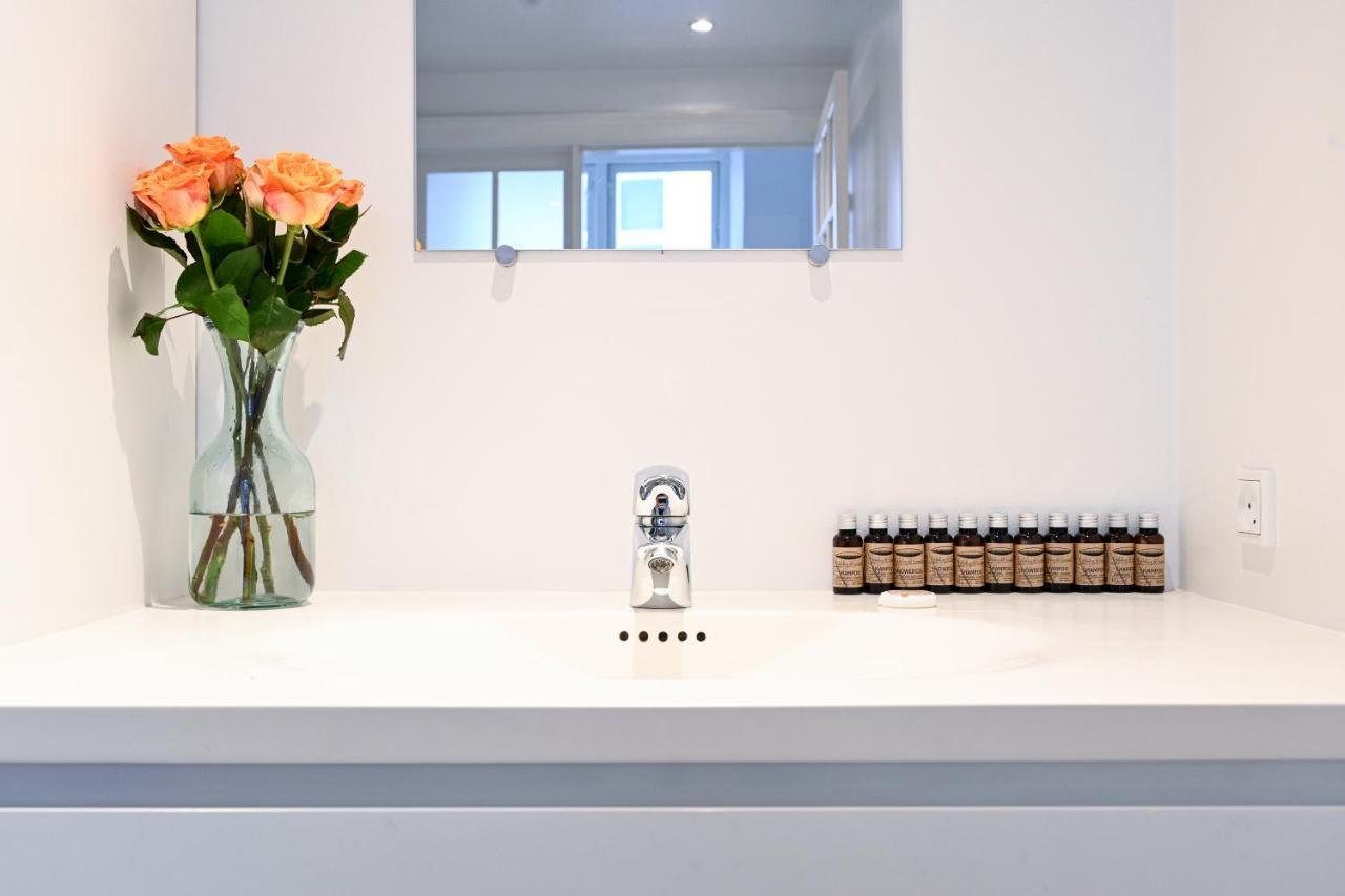Sanders Tower - Chic Two-bedroom In Charming *