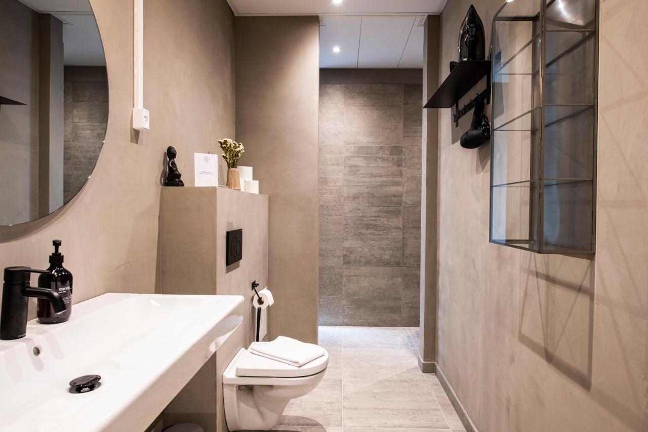 Redecorated Luxury Home In Center *