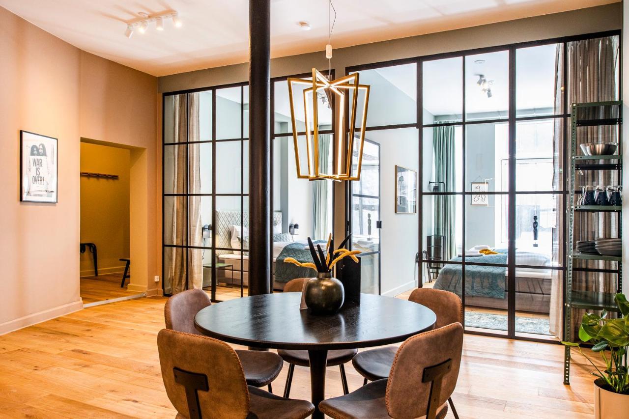 Redecorated Luxury Home In Center *