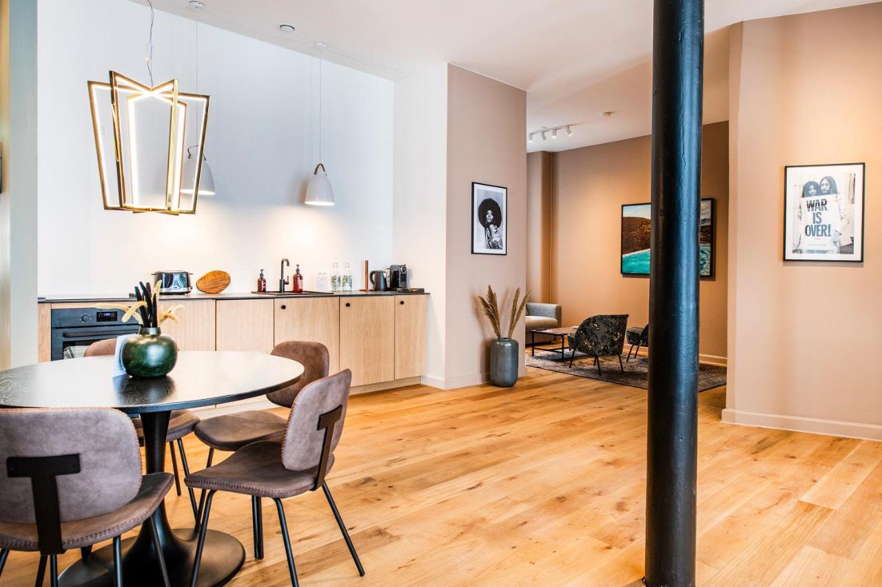 Redecorated Luxury Home In Center *