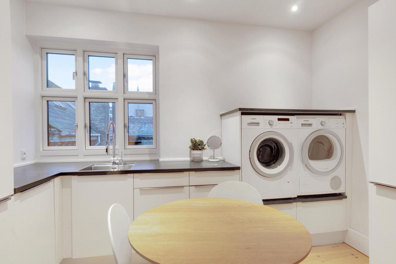 250 Sqm Smack Bang In The Center Of Apartment *