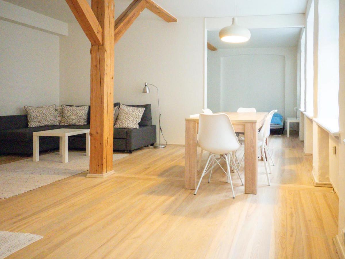 City Flat -cosy Backyard & Vibrant Area Apartment