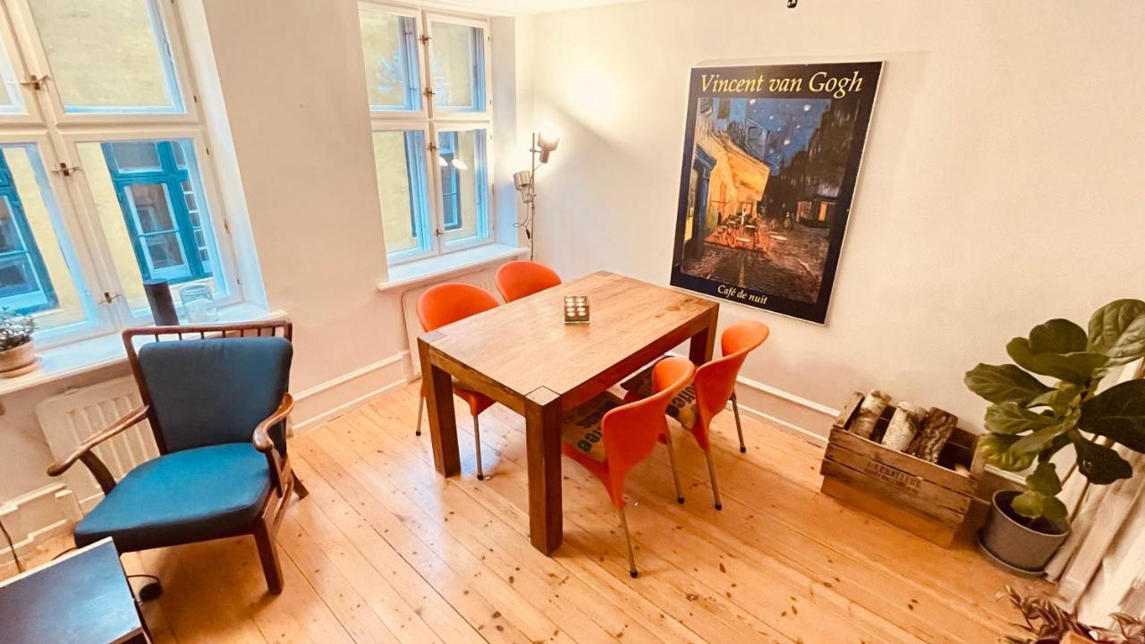 Apartment On Main Walking Street, Built In 1728! Copenhagen
