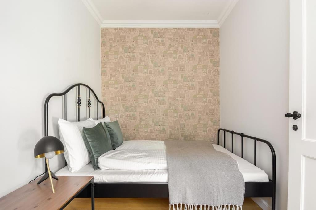 Cozy In Christianshavn W Two Balconies. Apartment