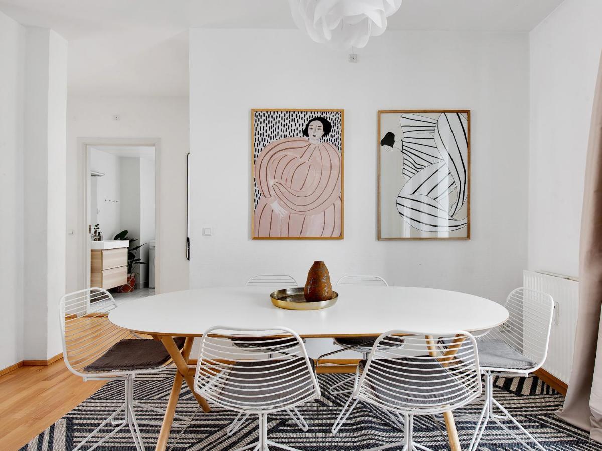 Sanders Constantin - Chic Two-bedroom With Balcony * København