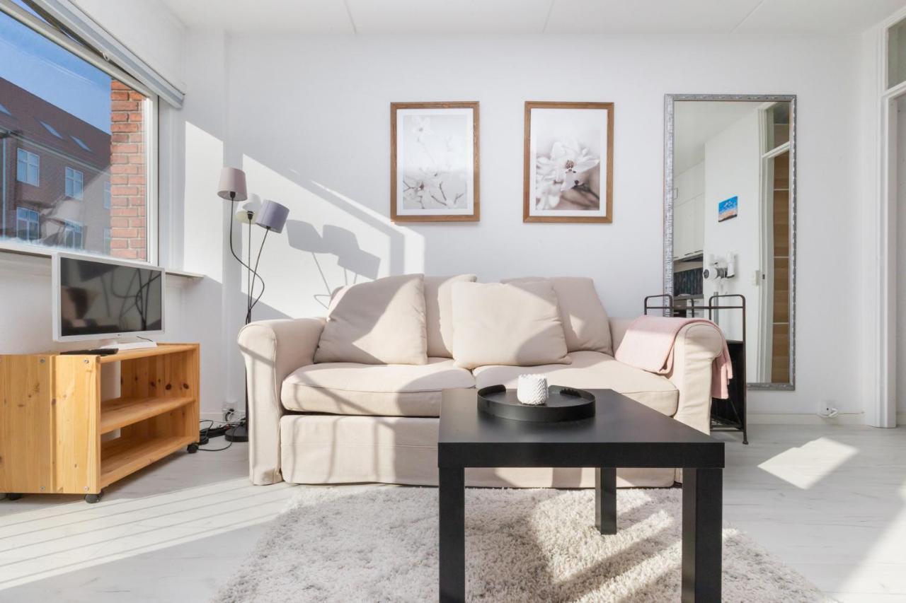 Lys & Moderne Lejlighed Med Stort Badevaerelse * Copenhagen