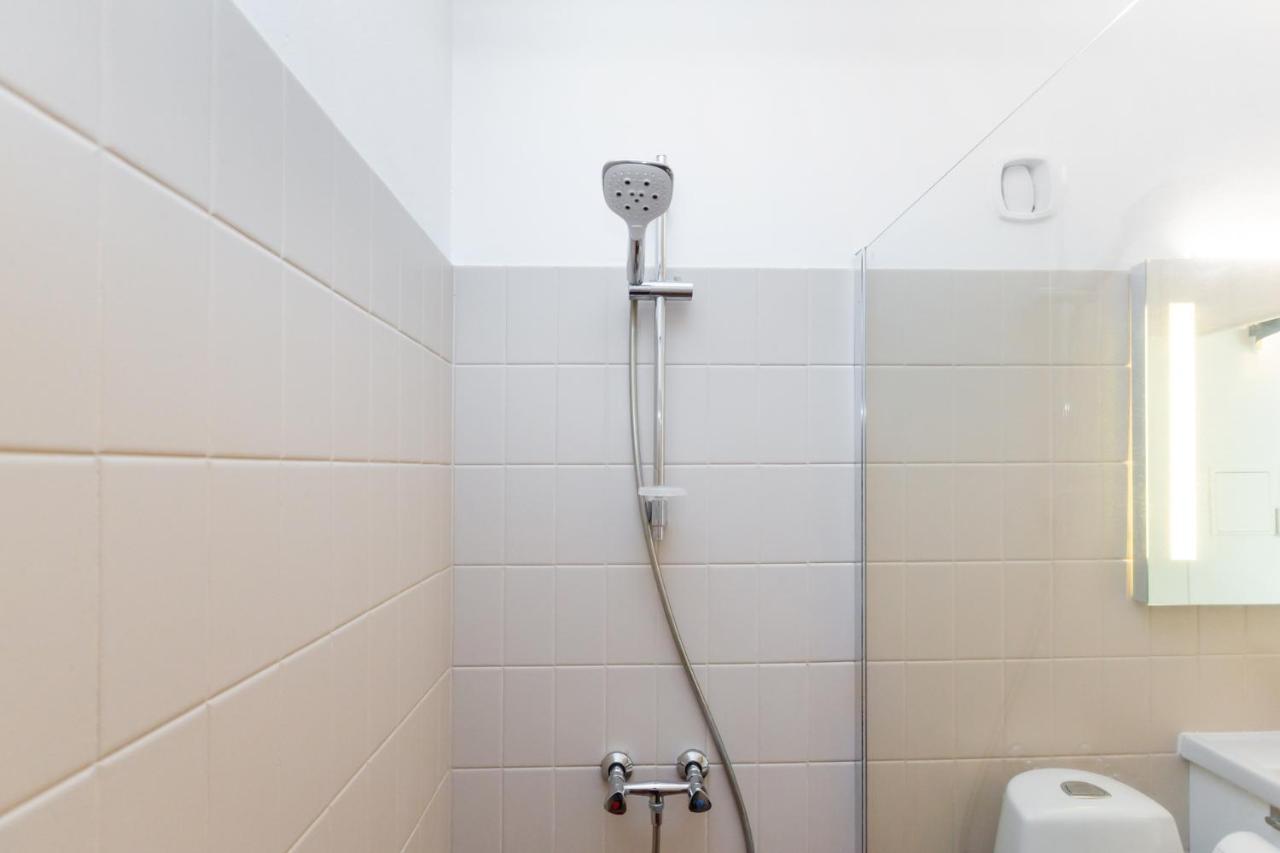 Apartment Lys & Moderne Lejlighed Med Stort Badevaerelse *