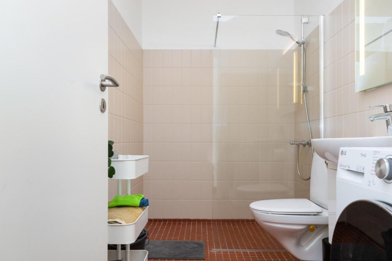 Lys & Moderne Lejlighed Med Stort Badevaerelse Apartment