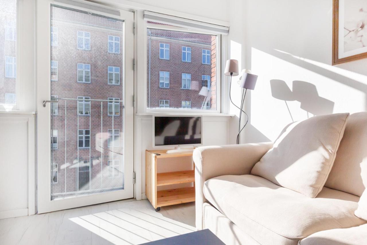 Apartment Lys & Moderne Lejlighed Med Stort Badevaerelse *