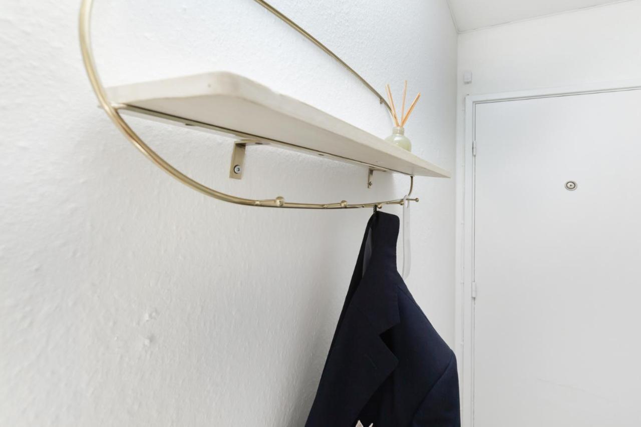 Lys & Moderne Lejlighed Med Stort Badevaerelse
