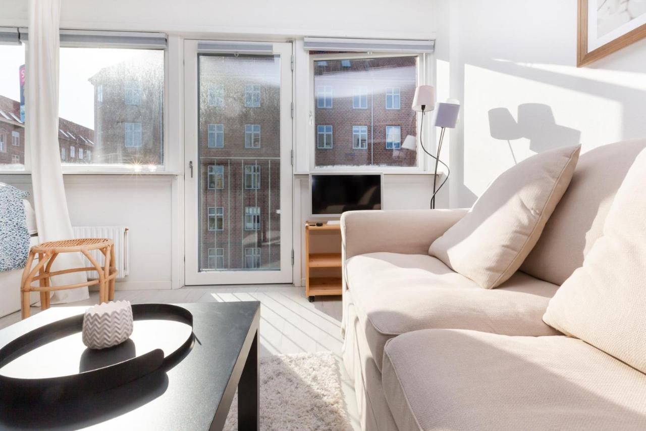 Lys & Moderne Lejlighed Med Stort Badevaerelse Copenhagen