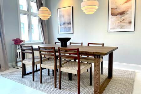 Apartment 2 Bedroom Flat In Trendy Area