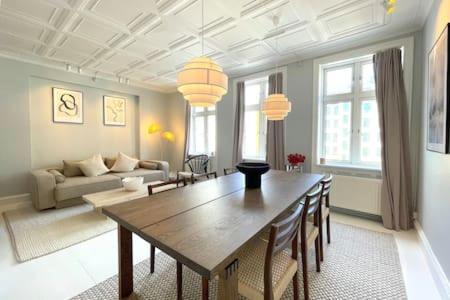 2 Bedroom Flat In Trendy Area Apartment