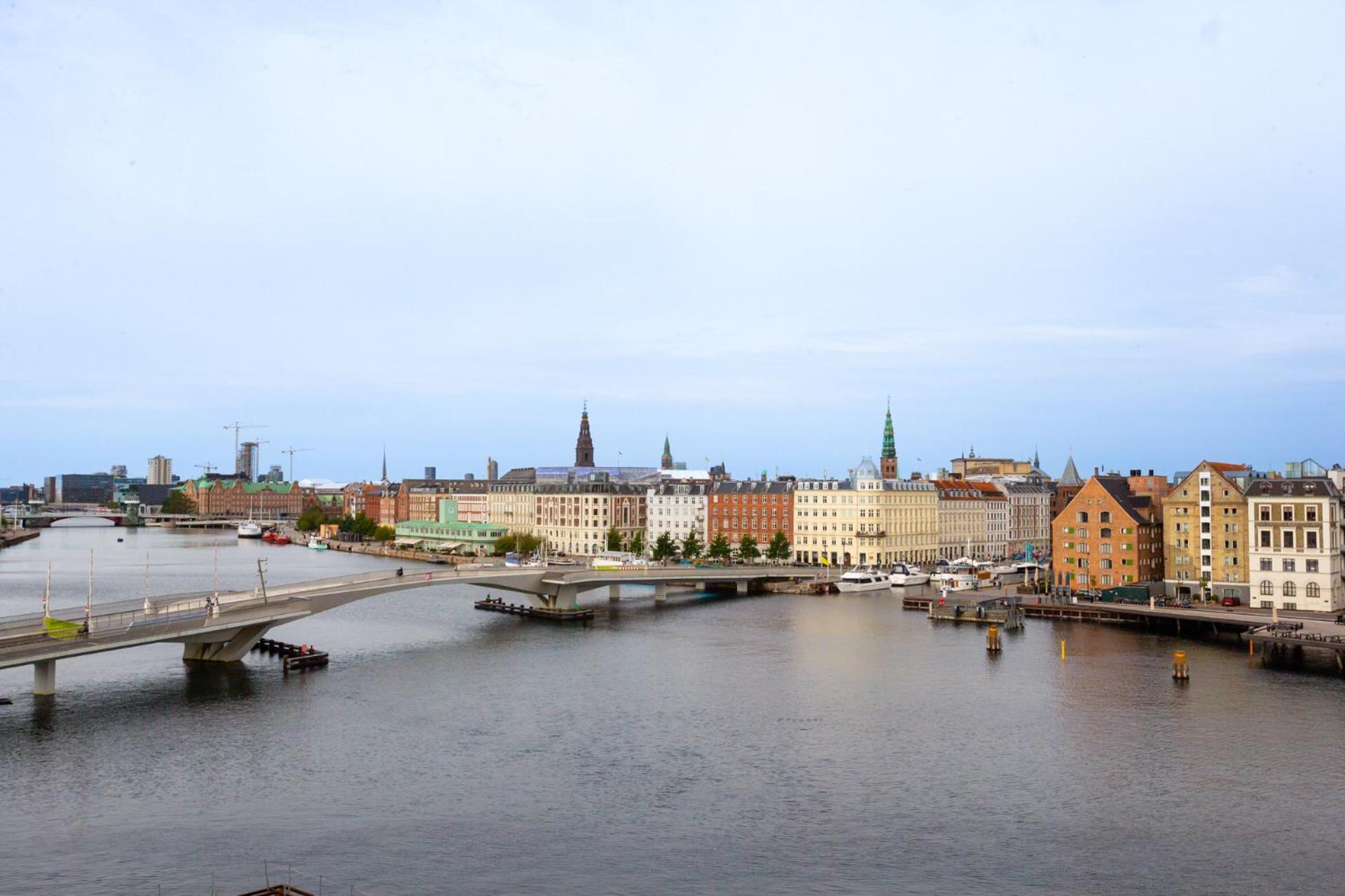 Apartment Udsigt Til 20.000.000 Dkk - M.plads Til 6 Personer