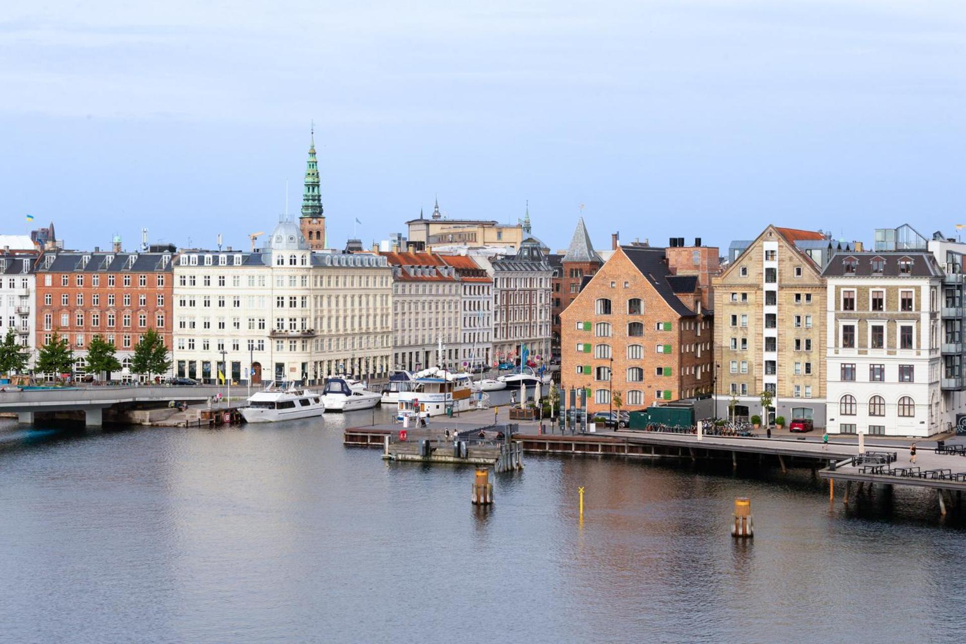 Apartment Udsigt Til 20.000.000 Dkk - M.plads Til 6 Personer *