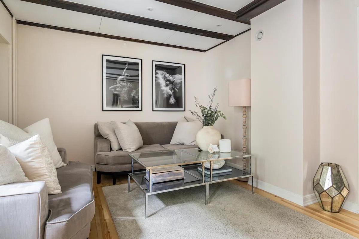 Connected Luxury In Historical Townhouse Apartment *