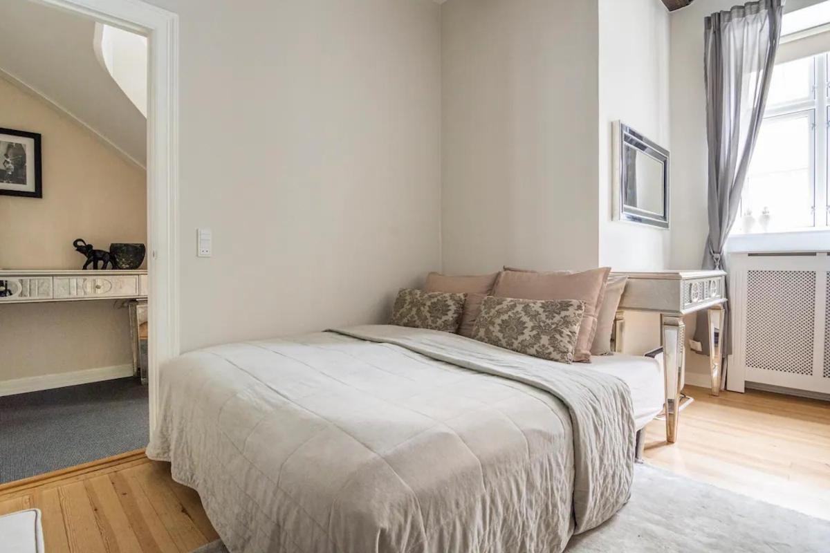 Connected Luxury In Historical Townhouse
