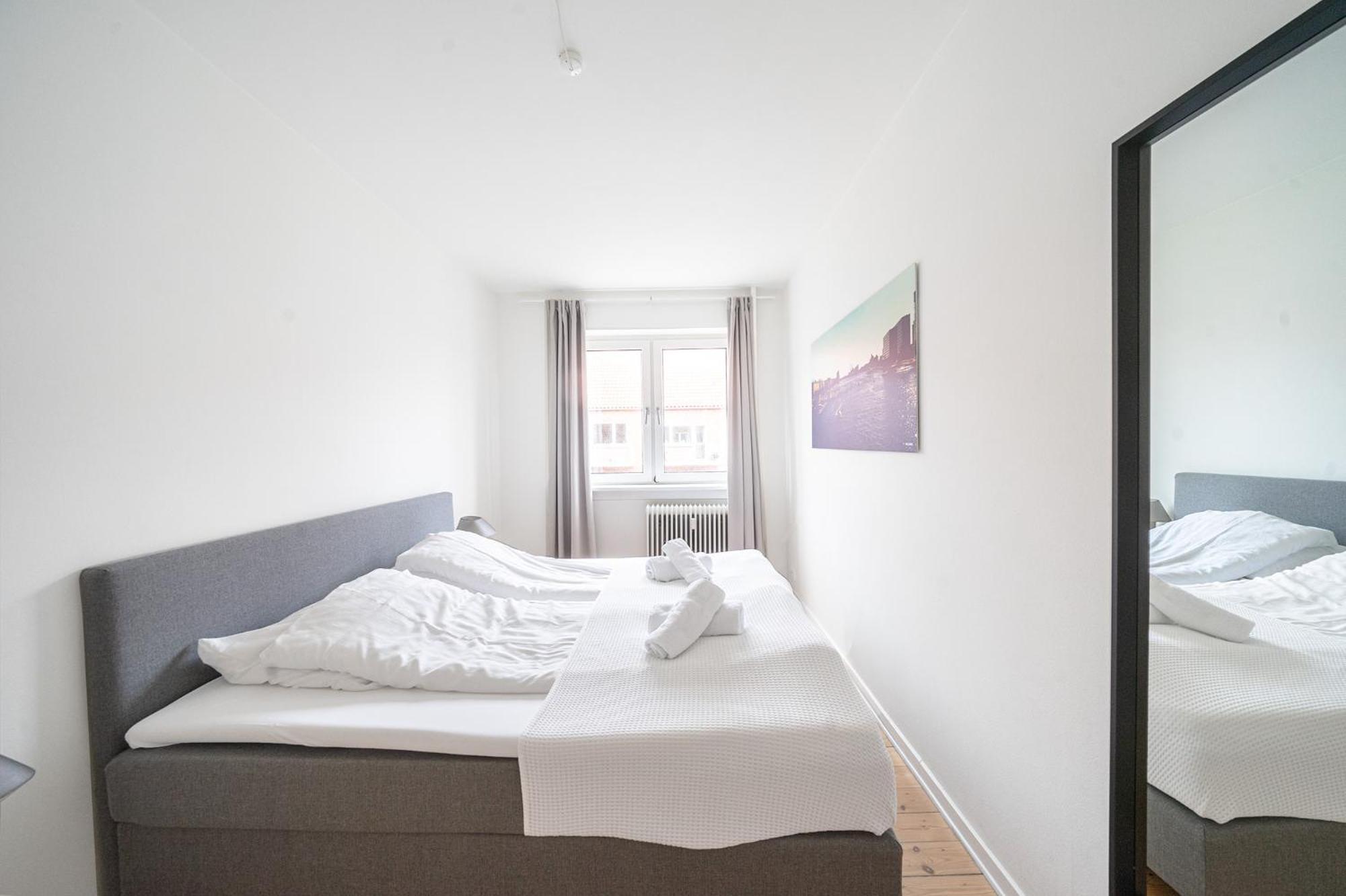 Refurbished 2-bed Close To Metro And Airport
